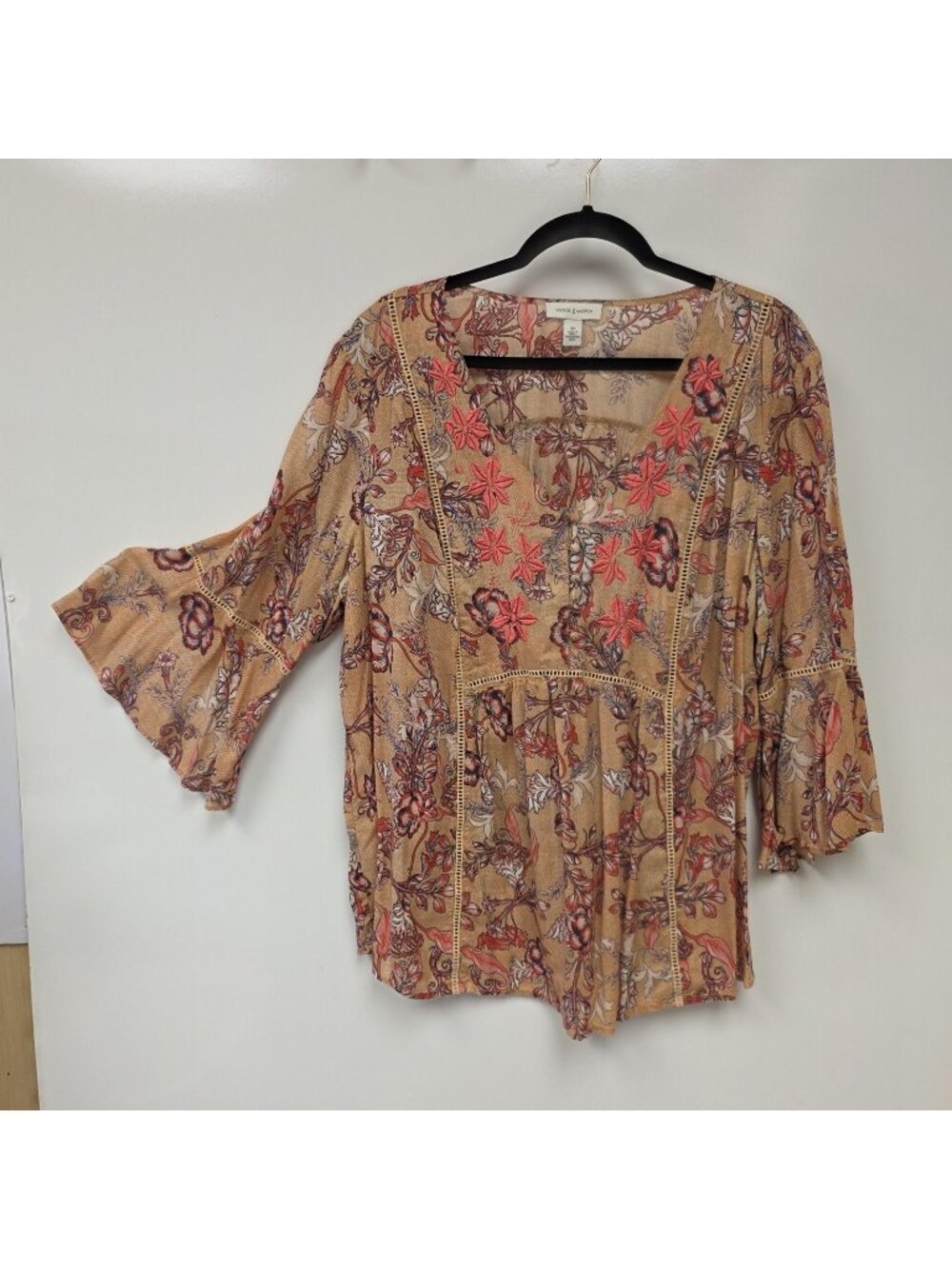 Vintage X America Shirt Womens 3X Beige Floral Crochet Bell Sleeve Tunic Top